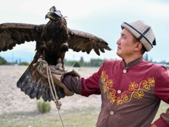 吉尔吉斯斯坦：飞鹰奔犬